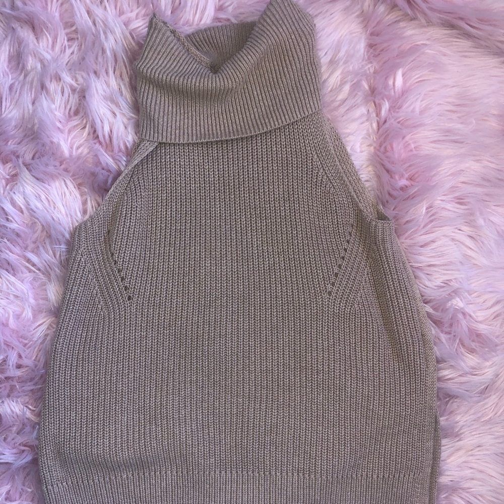 Turtle neck sleevless